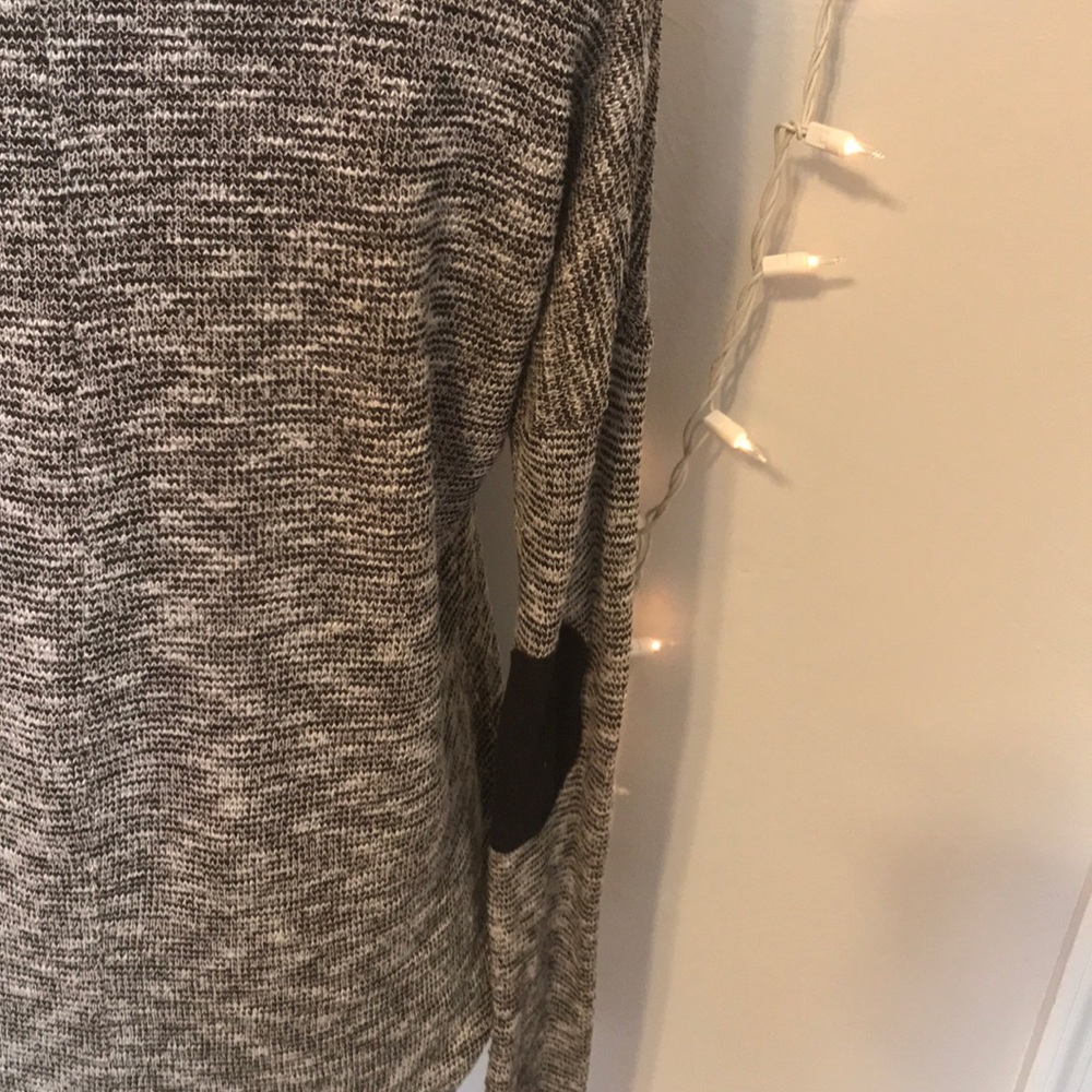 Grey // Black - Picture 2 of 2